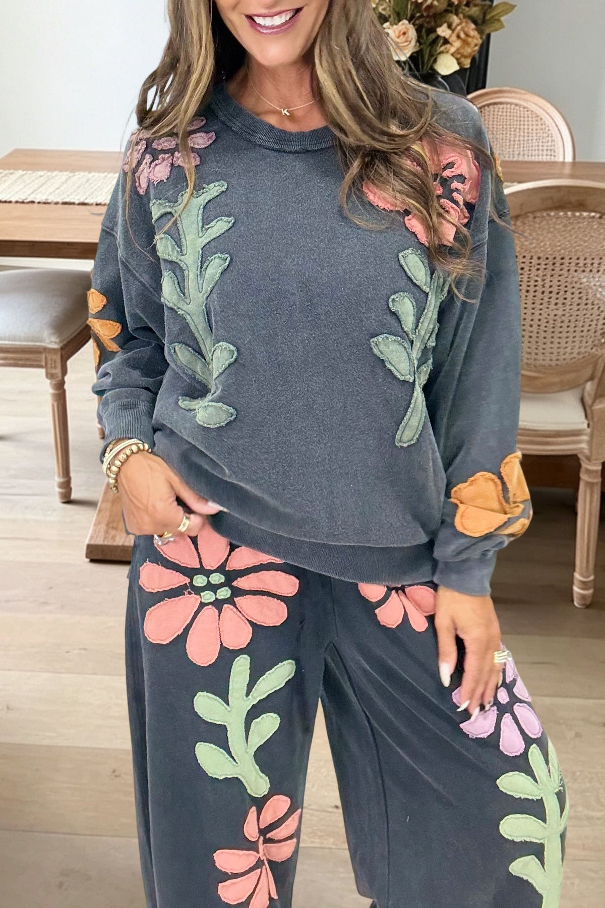 Causal Floral Applique Sweatshirt