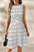 Elegant Sleeveless Plaid Dress