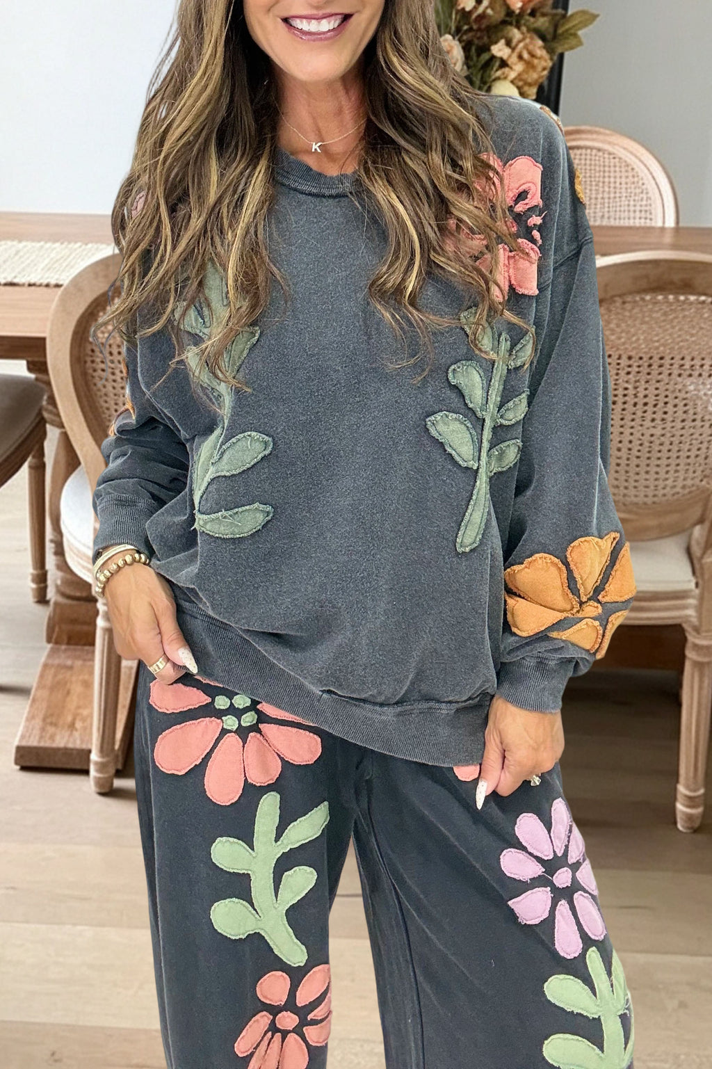 Causal Floral Applique Sweatshirt