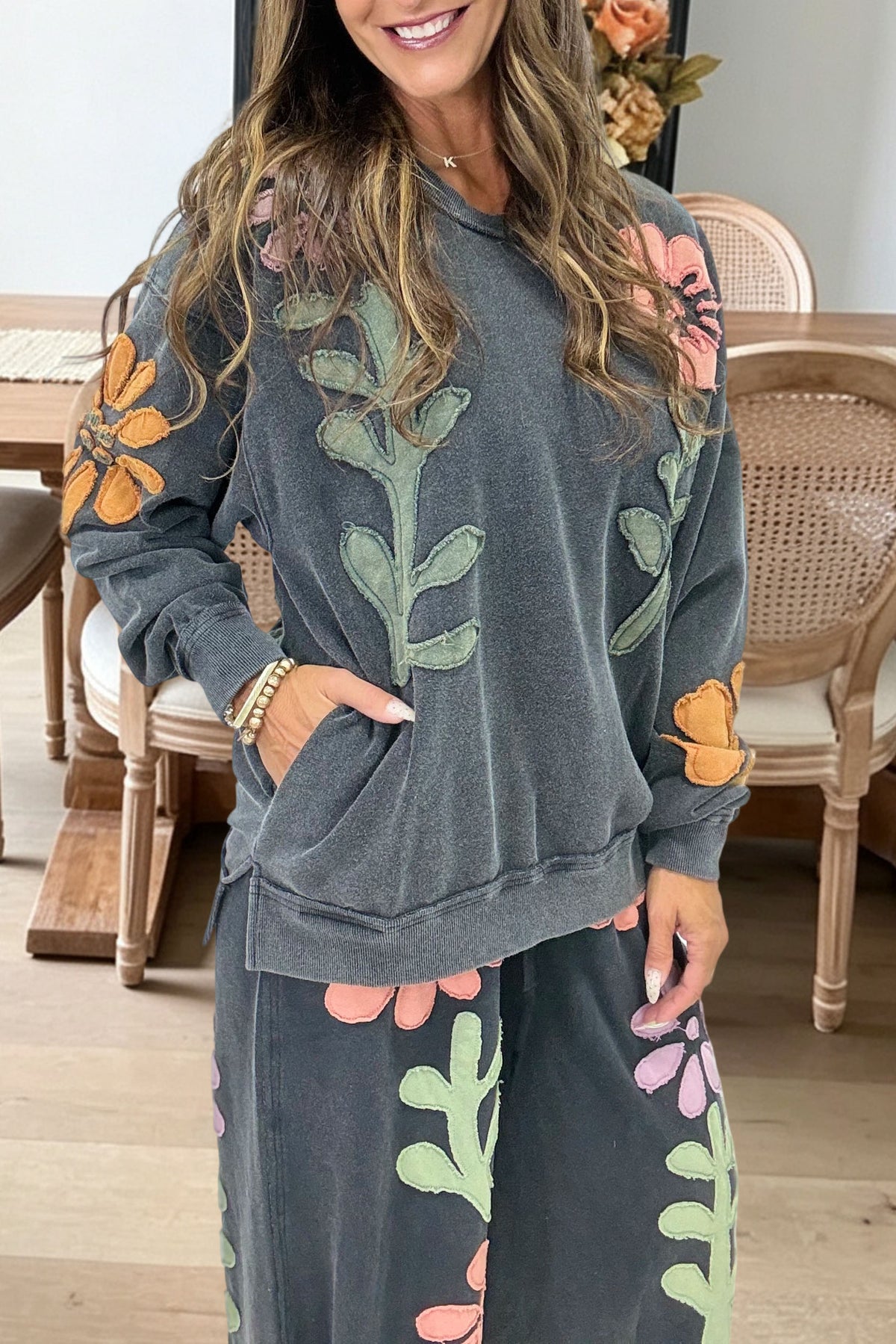 Causal Floral Applique Sweatshirt