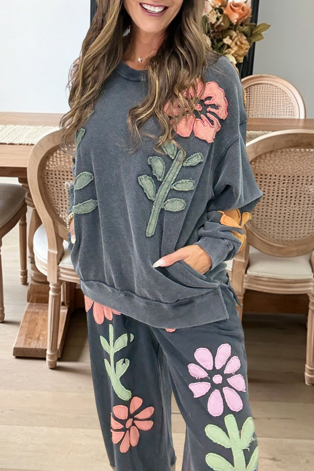 Causal Floral Applique Sweatshirt