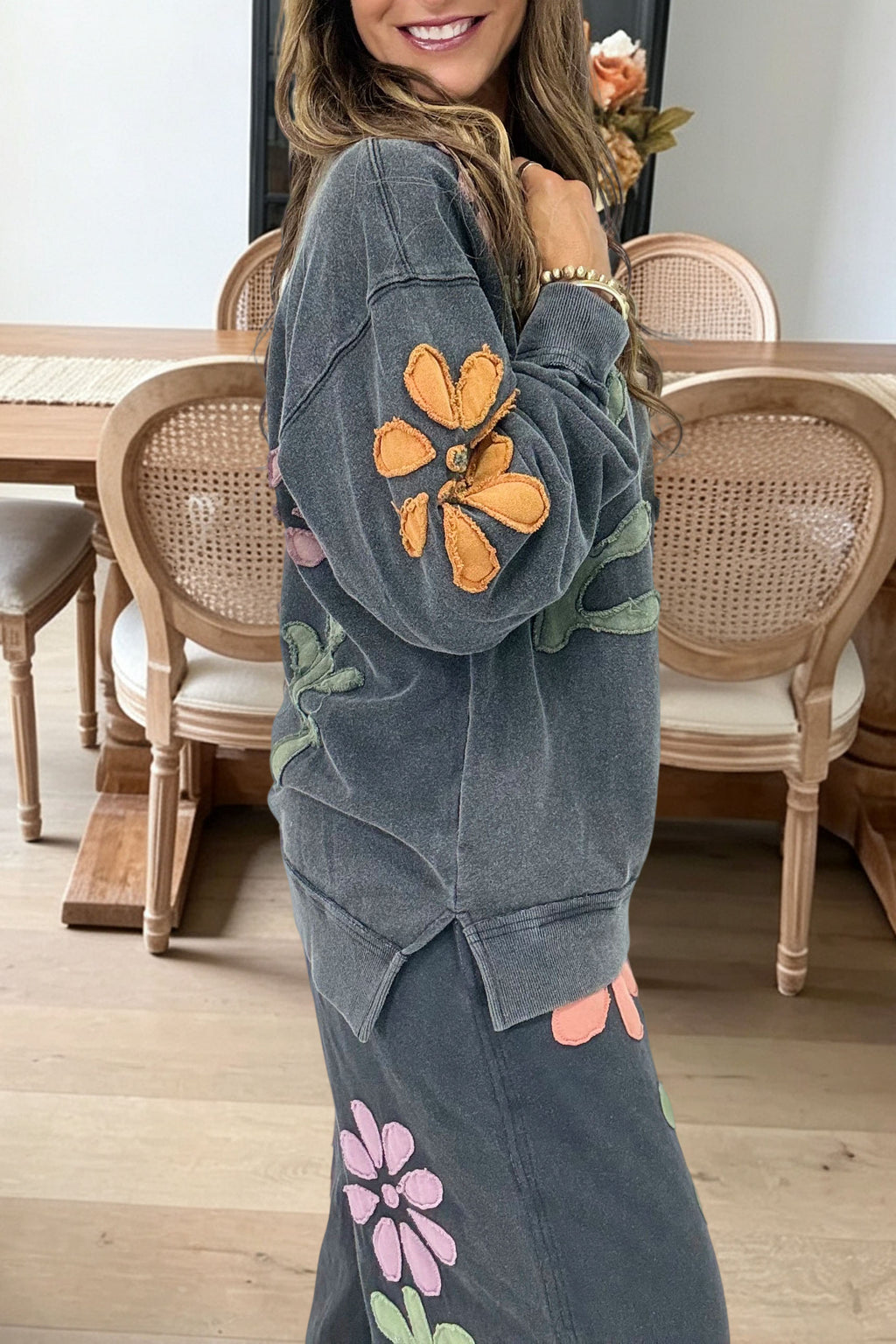 Causal Floral Applique Sweatshirt